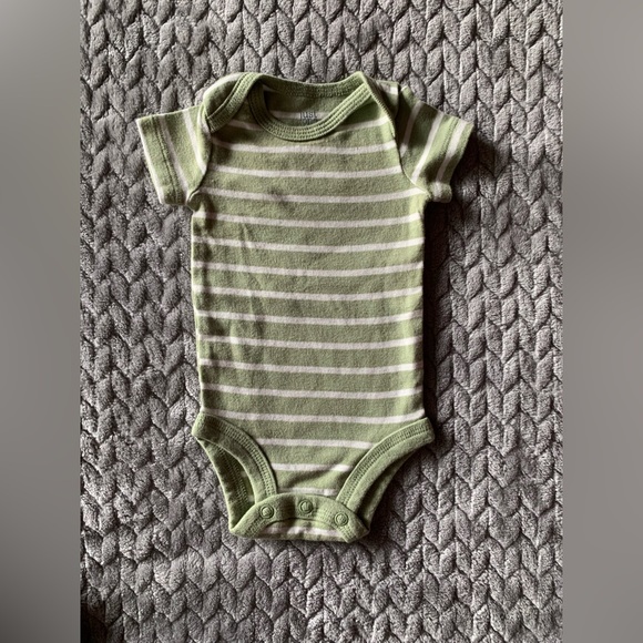 ✨3/$21✨Hedgehog 3-Pack Onesies from Carters in NB - Picture 2 of 4